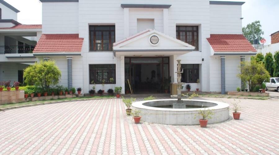 Charans Club & Resort, Lucknow 1